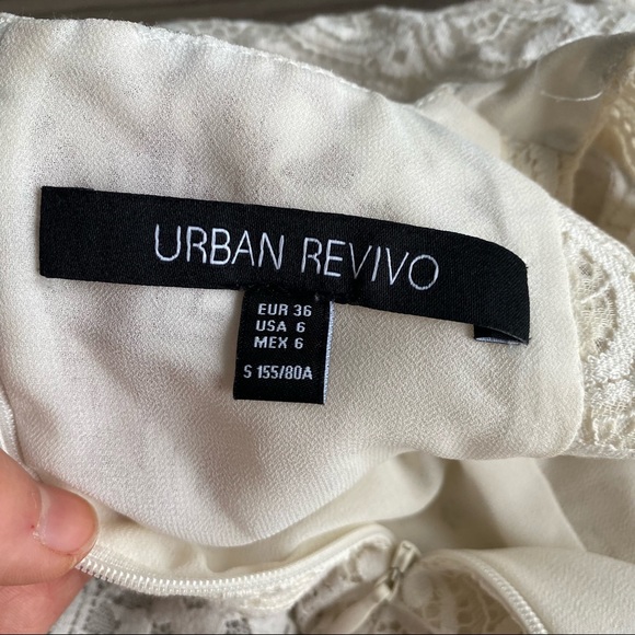 Crochet Lace Sleeveless Top - Picture 4 of 4